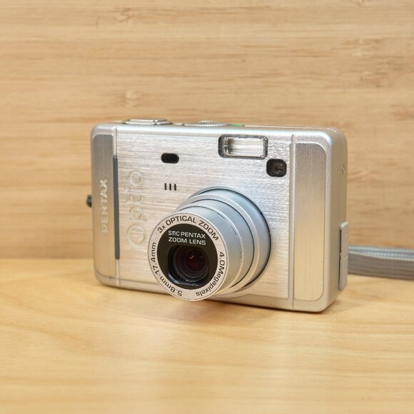 Pentax Optio S40 4MP Digital Camera, 3x Optical Zoom, Silver - Picture 1 of 8